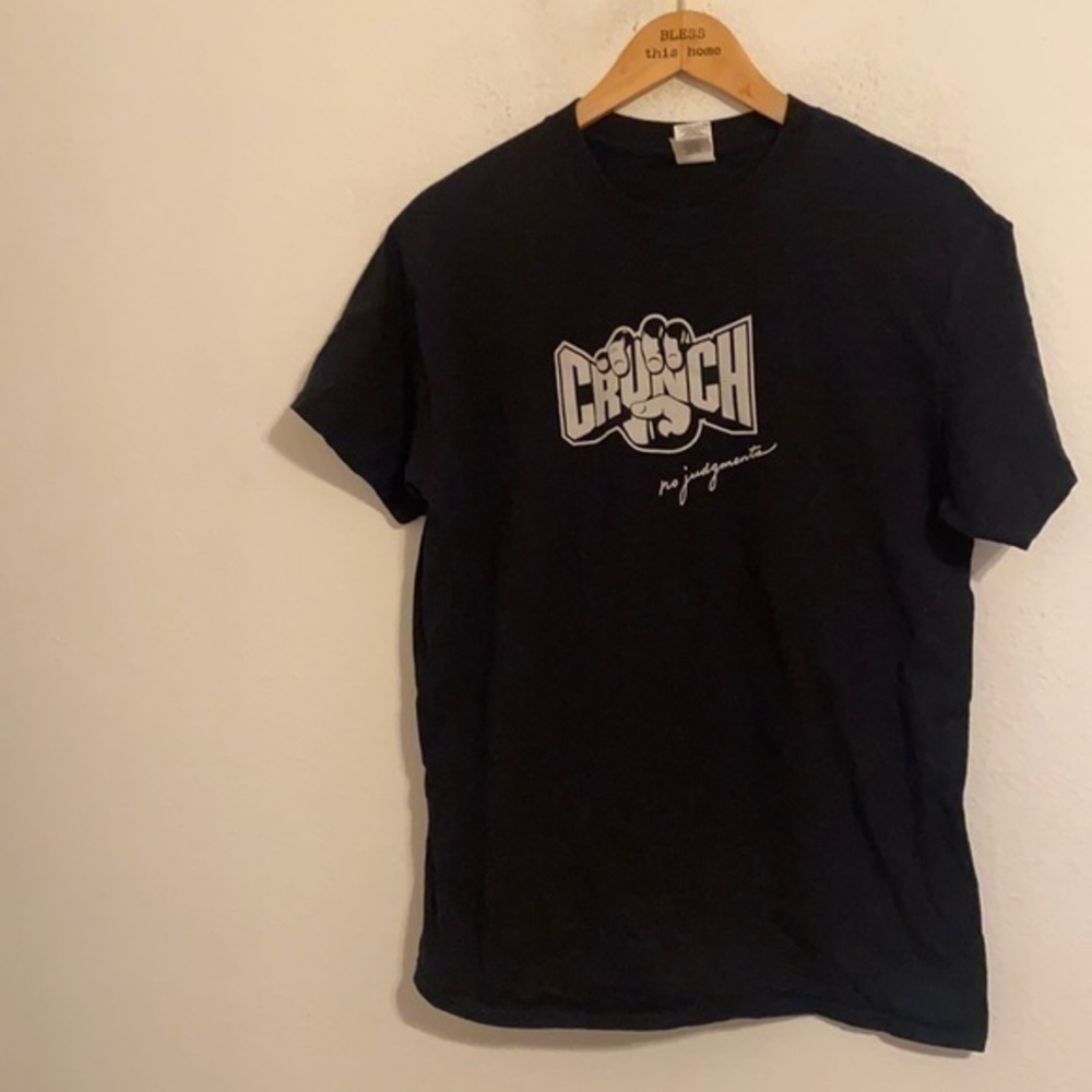 CRUNCH FITNESS BLACK SHIRT SIZE MEDIUM